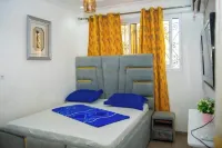 2 Bed Apt Sleeps 5 - WiFi Parking Balcony -  Appartamenti vacanze
