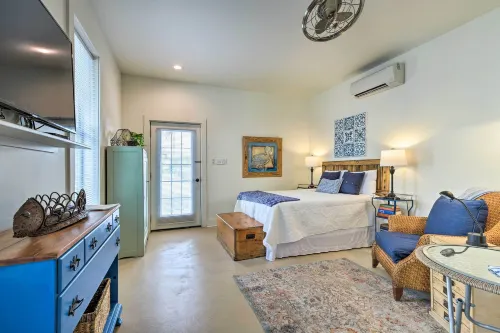 Old Town Getaway, Walk to Shopping, Dining, and Bay! - Pet friendly