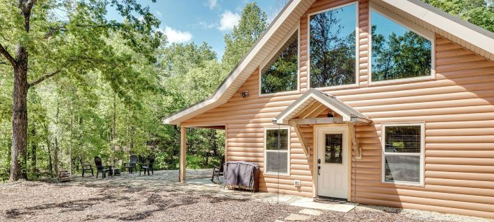 Sip, Hike and Explore Sleek Retreat in Cleveland! Hotels in White County