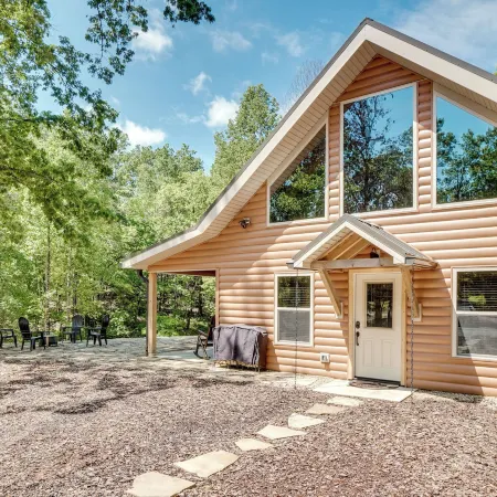 Sip, Hike and Explore Sleek Retreat in Cleveland!