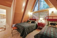 3 Mi to Calaveras Big Trees: Cabin w/ Fire Pit! - 3-stjärniga