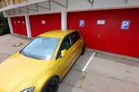 Carpediem Apartments - parking