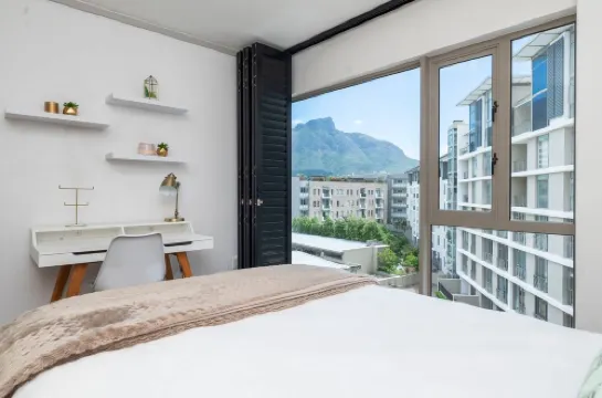Lovely 2 bed in Claremont
