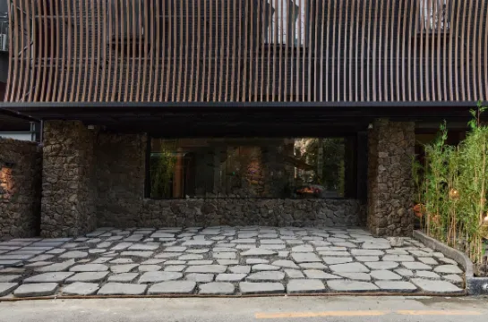 Whalero Gimpo Airport