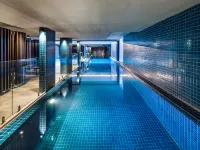 Chic 3-Bed in Central with Pool, Sauna and Gym Hotels in Braddon