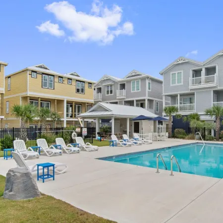 Luxury Beach Condo 5 Min Walk to Beach & Shops!