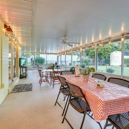 Walkable Historic District Gem: 2 Mi to Dtwn Ocala