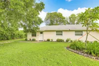 2 Mi to River District! Fort Myers Retreat w/ Yard - Condos
