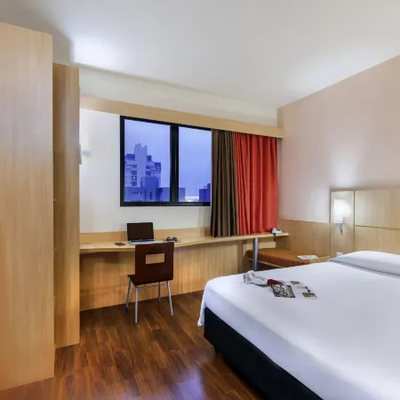 Ibis Curitiba Shopping
