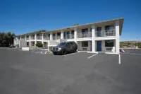 Motel 6 Kingman, AZ - Route 66 West - Pools