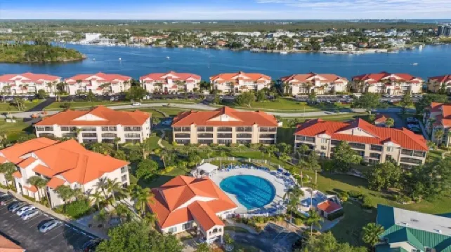 Luxury Waterfront Condo on Bouchelle Island NSB