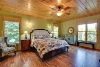 Expansive Mtn-View Ellijay Cabin Private Hot Tub - WiFi
