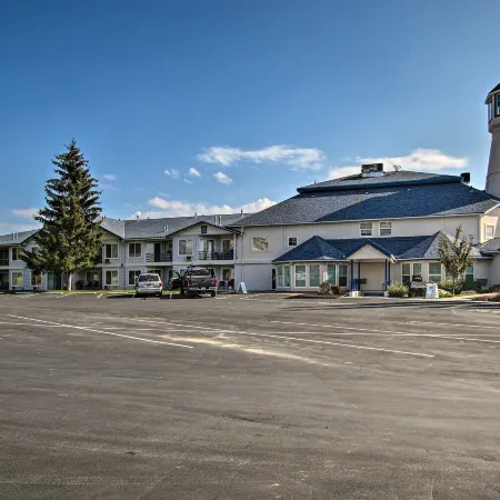 Garden City Condo w/ Pool Access by Bear Lake!
