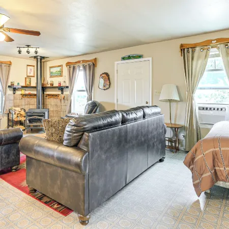 Quiet Pagosa Springs Cabin Lake and Mountain Views!