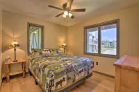 Townhome w/ Club Access on Shuttle Stop - Homestays