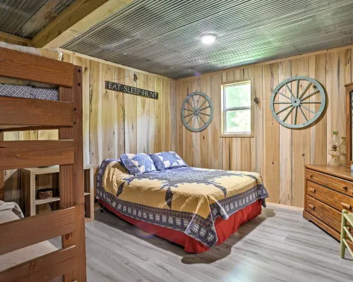 Kentucky Cabin w/ 2 Fishing Ponds & Trail Access Hotels in Calloway County
