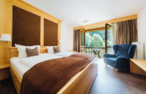 克魯姆巴赫託爾酒店 榮-格拉伯菲爾德縣酒店