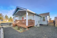 Pet-Friendly Retreat w/ Fenced Yard, Walk to Beach - Homestays