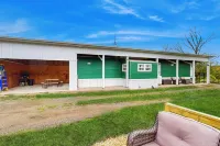 Countryside Couples Retreat! Gateway to Corning - Homestays