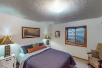 Lake-view, Dog-friendly 5BR w/ Fireplaces, Deck - 3 Sao
