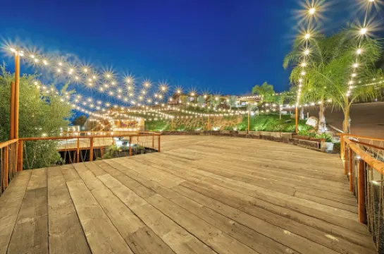 Zen Hilltop Estate : Heated Infinity Pool, Spa, 360° SoCal Views, Pvt Deck