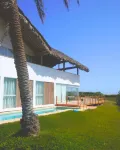 HOP Aloha Beachfront House With Direct Access Hotels in 