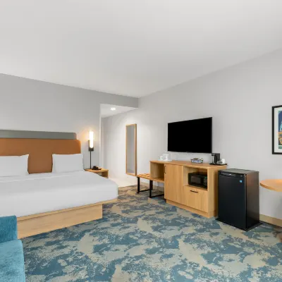 Hampton Inn & Suites Pensacola/I-10 Pine Forest Road Hotels near Big Eagle Railroad Station