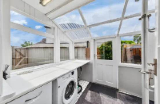 Spacious 3 bd Garden M25, Free Parking,Bluewater