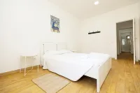 R 04 - Bedroom 4 in Casa do Moinho Guesthouse - Guest houses