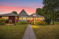 Sauna, Pizza Oven, BBQ, Easy Lake Access & Parking for Trucks & Trailers Hotels in 