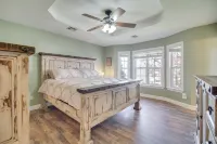 2 Mi to Grand Lake: Grove Home w/ Fenced-in Yard - 3 estrellas
