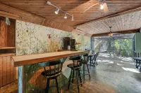 Tropical Vibes! Riverfront Bonita Springs Hideaway - Homestays