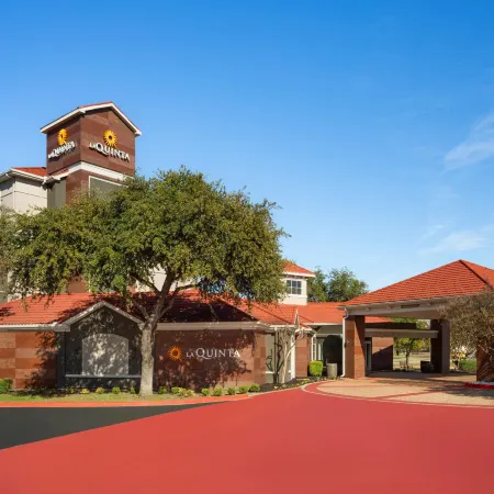 La Quinta Inn & Suites by Wyndham Dallas Arlington South
