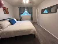 Sunny Days! Room for everyone and Pet-Friendly! - 2-Star