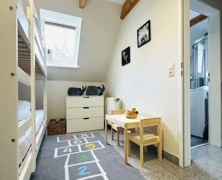 First class house close to the beach, fenced garden 8 adults + children