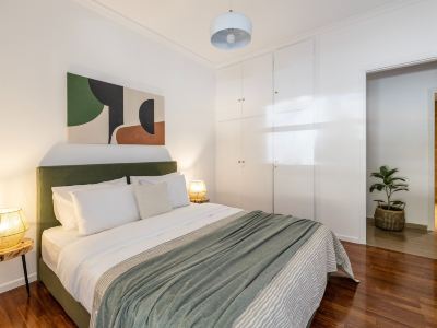 Stylish 1BR Retreat Near Alimos Beach & Tram