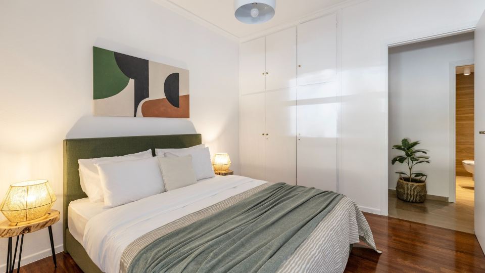 Stylish 1BR Retreat Near Alimos Beach & Tram