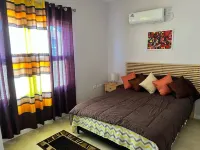 Modern townhouse w/pool located 5 mins from beach! - Хоумстей
