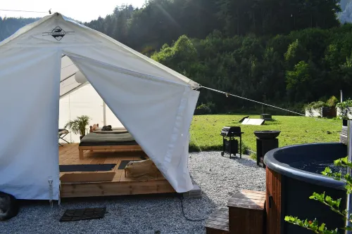Wild Glamping in the Vienna Alps - gimnasio