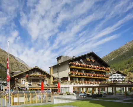 Typically Swiss Hotel Täscherhof Hotels in Tasch