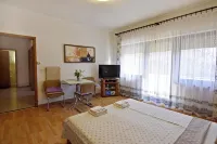 Spacious Apartment With Parking