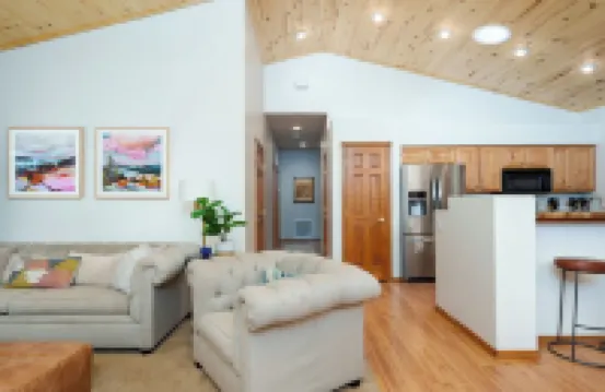 Cardinal Landing Cabin in Torreon w/AC, Furnished Deck, Grill & Firepit