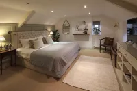 The Feathered Nest Inn - parking