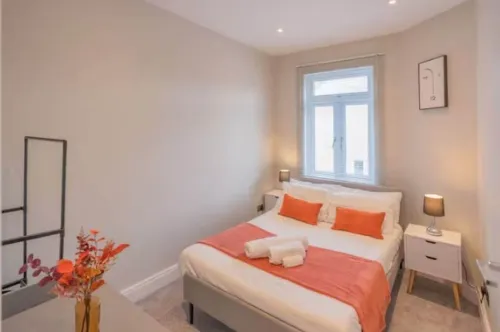 Luxury 3BR W Garden Parking Near Spurs Stadium