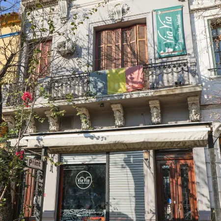 ViaVia BsAs GuestHouse Отели рядом с достопримечательностью «Железнодорожный вокзал Конститусьон»