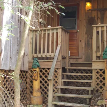 Sanitized! Creekside Cottage sits over Creek  Woods, Looking into Park!  Pets OK