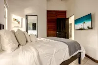 Casa de Palmas -Modern Villa in 4 Star Beach Resort Short Walk to Playa Hermosa!
