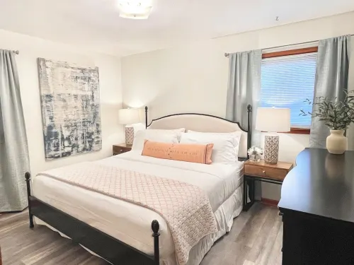 Coastal Charm meets Farmhouse living in a cozy single-family. 8 min to Mayo.