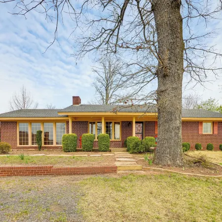 Ozark Getaway w/ Pond, Fire Pit & Patio