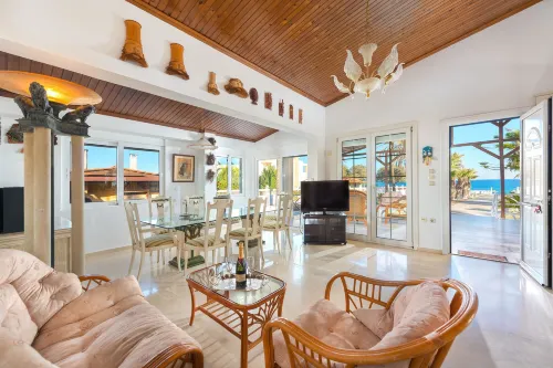 Villa Maria Beachfront Residence - Villas